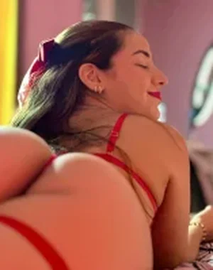 Bella Saint