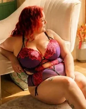 Busty Bella1
