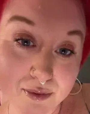 Bustyredxx
