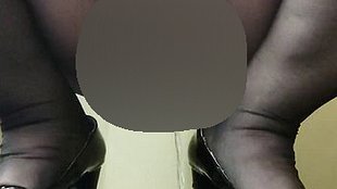 Ich erfülle gerne User Wünsche pi**en in der Dusche in High Heels