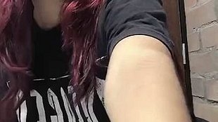 Ich mache es mir bequem zum Ausruhen, komm mit mir, Liebling.