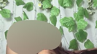 Sieh nur, wie sehr ich mich auf dich freue und wie sehr ich dich anhimmel, Liebling.