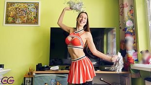 Cheerleader Teen überzeugt ihn mit s*x für Football