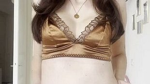 Wie findest du meine Unterwäsche vs Bikini? ;) gefällt dir was du siehst? ;)