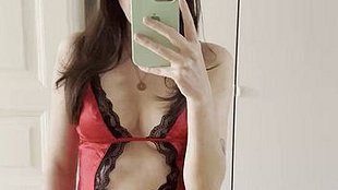 Wie findest du mein neues rotes Kleid? würdest du mich so nehmen? ;)