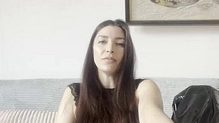 Ich zeige dir meine geilen Lackstiefel ;) und hoffe das sie dir gefallen? :)