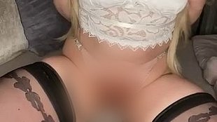 So Loserschw**z jetzt wird sein schw**z gemelkt mach dich bereit für deine Herrin