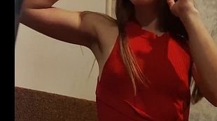 Ich habe eine Schönheit in einem roten Kleid gefi*tet