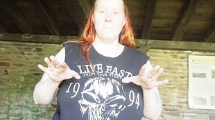 BBW Mara Nightmare – Public ti*ten-Massage in Trier Römervilla bis Wanderer kommen