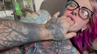 Intimes fi**en, spiel mit meinen ti*ten während du mich zum Orgasmus fi**st!