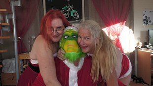 Dem grünen Muffel gezeigt wie geil doch Weihnachten ist