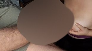 Mega sper*aladung auf meine Riesenti*ten gespri**t