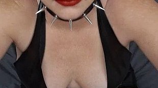 Solo im Lederoutfit mit dil*o, ana*plug und Womanizer