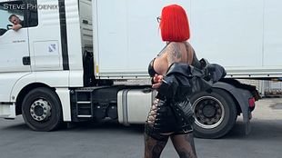 Schlampe fi**t mich zum Feierabend