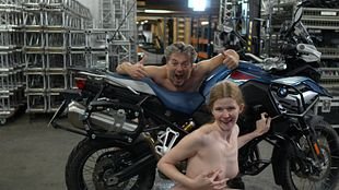 fi** Stunt auf Motorrad