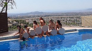 Anbetung für sechs Damen